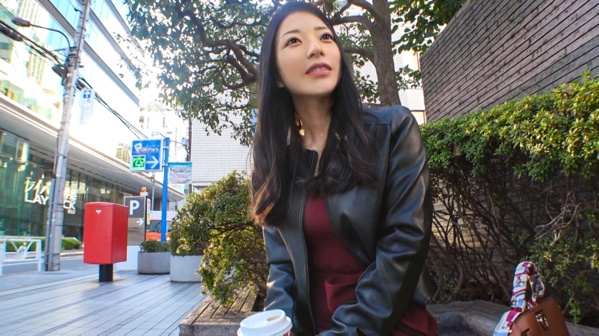 SIRO-5251 [Beautiful and intelligent office lady] "It feels good inside…" A sticky kiss followed by a sticky blowjob. She moans cutely as she feels the intense pistoning! [First shoot] Applying for AV on the internet → AV experience shoot 2145